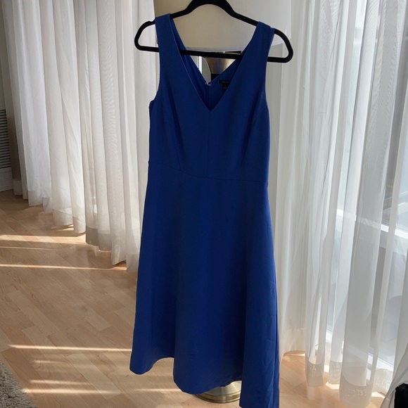 Beautiful fit and flare Ann Taylor dress. Sz 4. - Picture 2 of 2